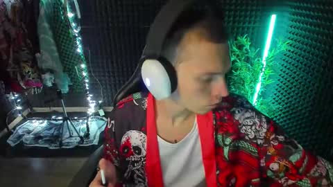 You can ask my name in pm online show from November 6, 4:30 pm