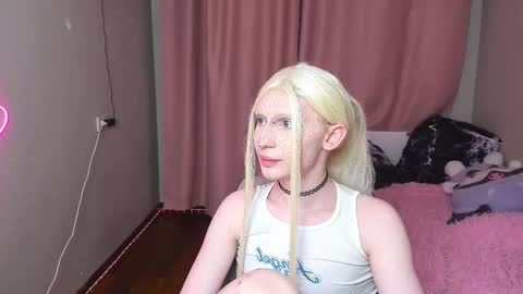 Mikaella - Mika online show from December 2, 10:49 pm