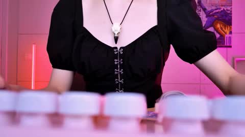 yoka_paradoxxx online show from December 16, 5:12 am