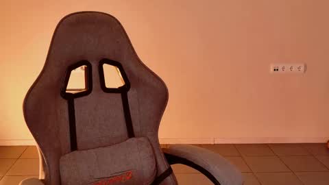 yoka_paradoxxx online show from February 18, 9:05 am