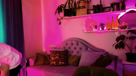yoka_paradoxxx online show from June 9, 11:55 am