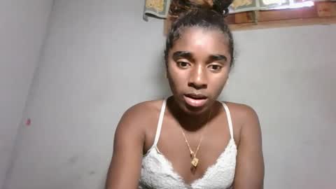 Snapshot of yolandrina05 chatting on October 27, 9:46 am yolandrina05 online show from October 27, 9:46 am