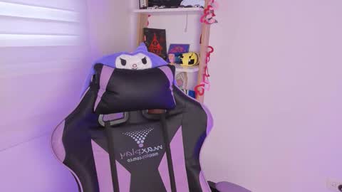 Snapshot of yommi_winx chatting on November 13, 8:19 pm Yommi Winx online show from November 13, 8:19 pm