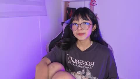 Snapshot of yommi_winx chatting on December 2, 2:17 am Yommi Winx online show from December 2, 2:17 am