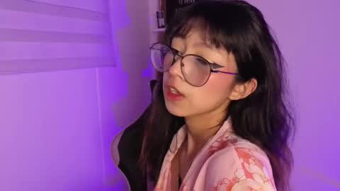 Snapshot of yommi_winx chatting on December 4, 3:49 am Yommi Winx online show from December 4, 3:49 am