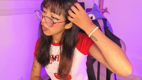 Snapshot of yommi_winx chatting on December 5, 2:09 am Yommi Winx online show from December 5, 2:09 am