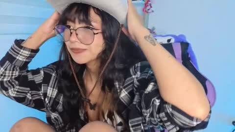 Snapshot of yommi_winx chatting on January 16, 7:23 am Yommi Winx online show from January 16, 7:23 am