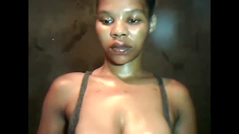 Snapshot of yoncexx25 chatting on December 23, 10:55 pm amazingkellyxx online show from December 23, 10:55 pm