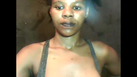 Snapshot of yoncexx25 chatting on January 1, 4:29 pm amazingkellyxx online show from January 1, 4:29 pm