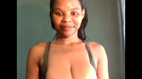 Snapshot of yoncexx25 chatting on January 18, 9:56 am amazingkellyxx online show from January 18, 9:56 am