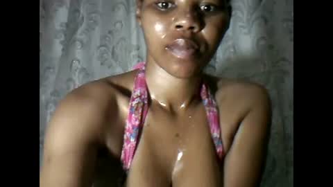 Snapshot of yoncexx25 chatting on March 11, 1:37 am amazingkellyxx online show from March 11, 1:37 am