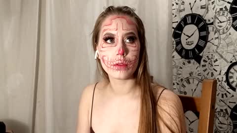 Snapshot of yonsteinworth chatting on October 17, 9:34 am Hey Guys My name is Vivienne online show from October 17, 9:34 am