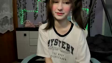 Snapshot of yoonhee_ki chatting on March 7, 11:29 am yoonhee_ki online show from March 7, 11:29 am