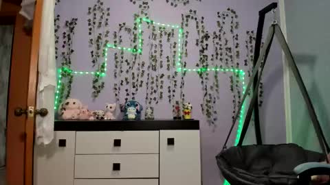 Snapshot of yoonhee_ki chatting on March 13, 5:19 pm yoonhee_ki online show from March 13, 5:19 pm