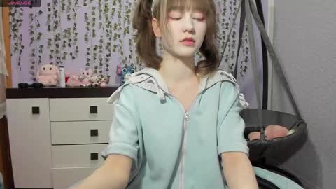 yoonhee_ki online show from May 10, 8:25 pm
