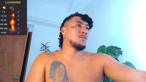 Snapshot of yosoy_enzo2020 chatting on January 31, 3:30 am Enzo online show from January 31, 3:30 am