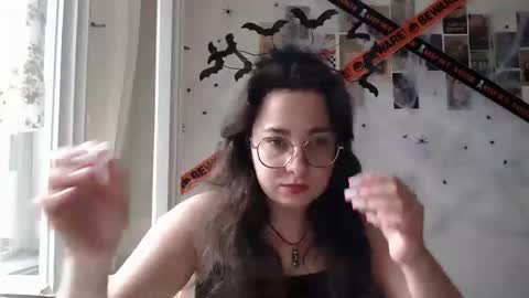 Snapshot of you_aurora chatting on September 17, 10:28 am Aurora online show from September 17, 10:28 am