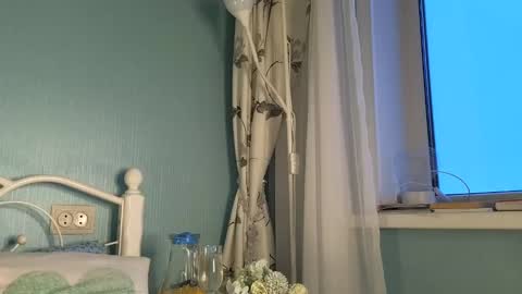 Snapshot of you_desire chatting on February 4, 12:44 pm Liliya online show from February 4, 12:44 pm