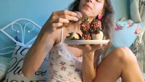 Snapshot of you_desire chatting on October 22, 11:43 am Liliya online show from October 22, 11:43 am