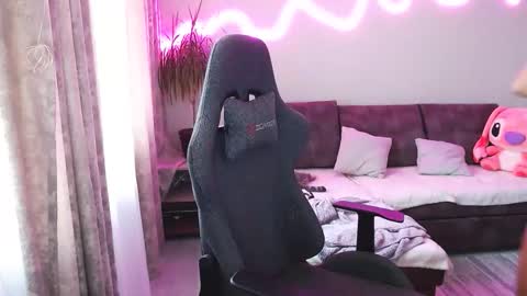 Snapshot of youdreamm chatting on October 26, 8:09 am Bella online show from October 26, 8:09 am