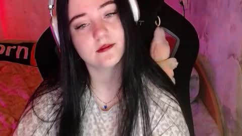 Snapshot of your_8a8y chatting on December 1, 12:32 pm your_8a8y online show from December 1, 12:32 pm