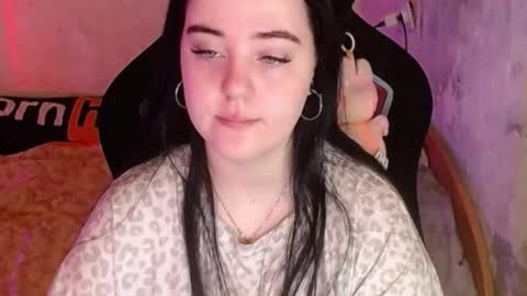 Snapshot of your_8a8y chatting on December 2, 5:13 am your_8a8y online show from December 2, 5:13 am