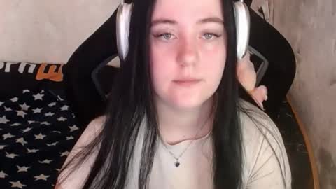 your_8a8y online show from December 17, 10:10 am