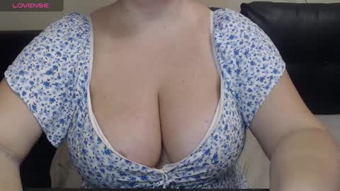 Snapshot of your__maria chatting on December 10, 4:34 am Maria Love online show from December 10, 4:34 am