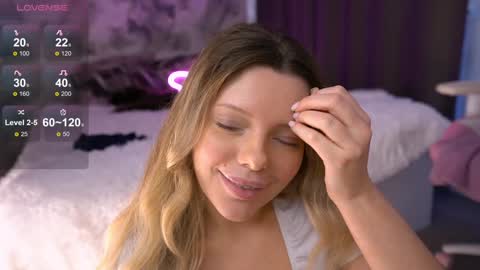 Snapshot of your_baby_julia chatting on December 8, 7:15 am Julia Please Thumbs up me online show from December 8, 7:15 am