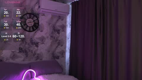 Snapshot of your_baby_julia chatting on January 23, 7:22 am Julia Please Thumbs up me online show from January 23, 7:22 am