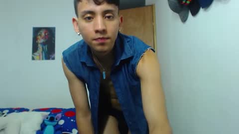 Snapshot of your_boy_hot chatting on May 21, 1:01 am your boy online show from May 21, 1:01 am