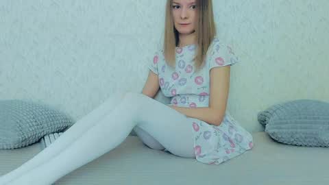 Snapshot of your_caramelka chatting on January 7, 4:50 am Lily online show from January 7, 4:50 am