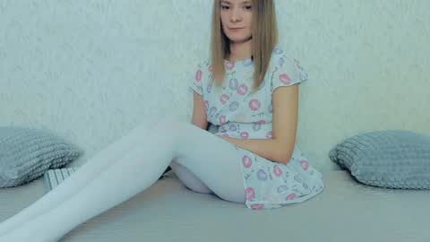 Snapshot of your_caramelka chatting on January 8, 10:37 am Lily online show from January 8, 10:37 am