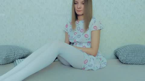 Snapshot of your_caramelka chatting on January 13, 9:08 am Lily online show from January 13, 9:08 am