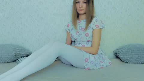 Snapshot of your_caramelka chatting on January 14, 10:48 am Lily online show from January 14, 10:48 am