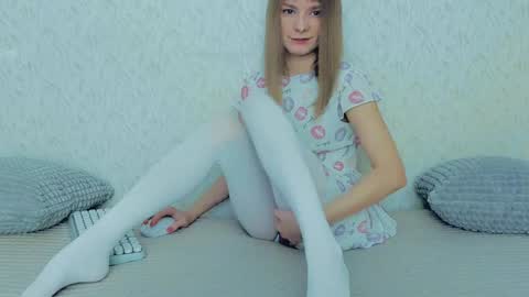 Snapshot of your_caramelka chatting on January 22, 5:05 am Lily online show from January 22, 5:05 am