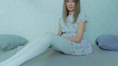 Snapshot of your_caramelka chatting on February 10, 5:47 am Lily online show from February 10, 5:47 am