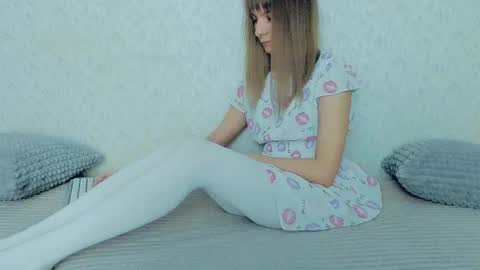 Snapshot of your_caramelka chatting on February 28, 1:36 pm Lily online show from February 28, 1:36 pm