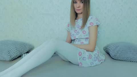 Snapshot of your_caramelka chatting on March 3, 5:53 am Lily online show from March 3, 5:53 am