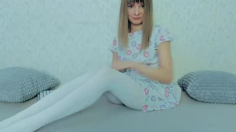 Snapshot of your_caramelka chatting on March 7, 7:08 am Lily online show from March 7, 7:08 am