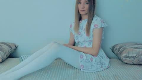 Snapshot of your_caramelka chatting on September 14, 8:46 am Lily online show from September 14, 8:46 am