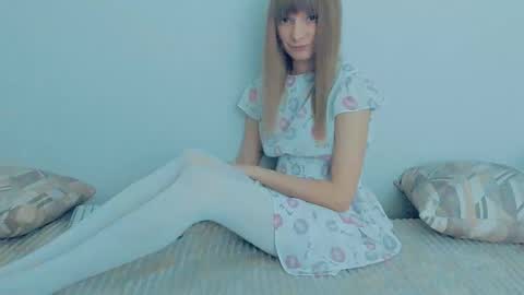 Snapshot of your_caramelka chatting on October 10, 8:35 am Lily online show from October 10, 8:35 am