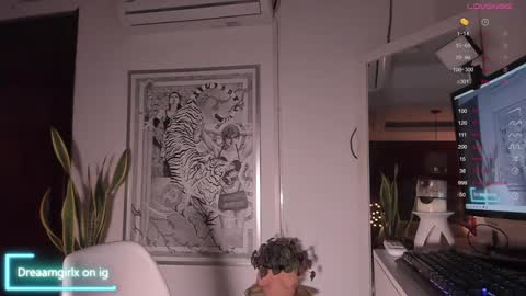 Snapshot of your_dreaamgirlx chatting on December 9, 12:34 am Isabella online show from December 9, 12:34 am