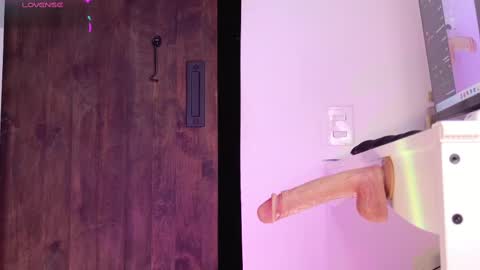 Snapshot of your_dream1217 chatting on February 15, 2:37 am Valery online show from February 15, 2:37 am