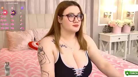 Snapshot of your_dream_nancy chatting on July 27, 1:07 pm Nancy online show from July 27, 1:07 pm