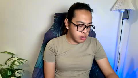 your_dreamgirlxxx69 online show from May 23, 6:34 pm