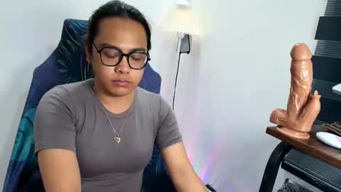 your_dreamgirlxxx69 online show from May 26, 7:59 am