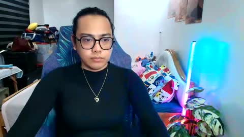 your_dreamgirlxxx69 online show from June 9, 8:37 am