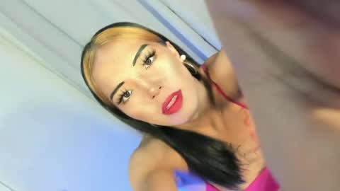 Snapshot of your_girl_yeka chatting on June 18, 8:14 am your_girl_yeka online show from June 18, 8:14 am