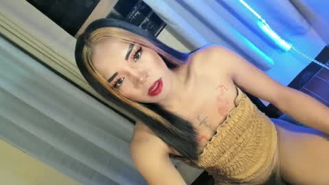 Snapshot of your_girl_yeka chatting on June 19, 8:51 am your_girl_yeka online show from June 19, 8:51 am